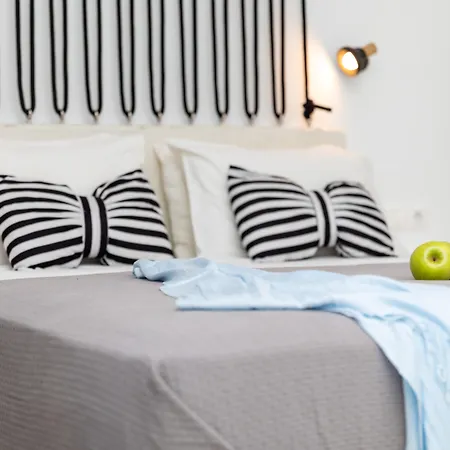 Depis Place Economy Apartamento Naxos City